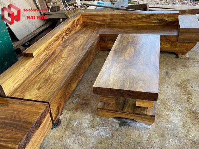 Thế nào là bàn ghế gỗ lim nguyên khối?