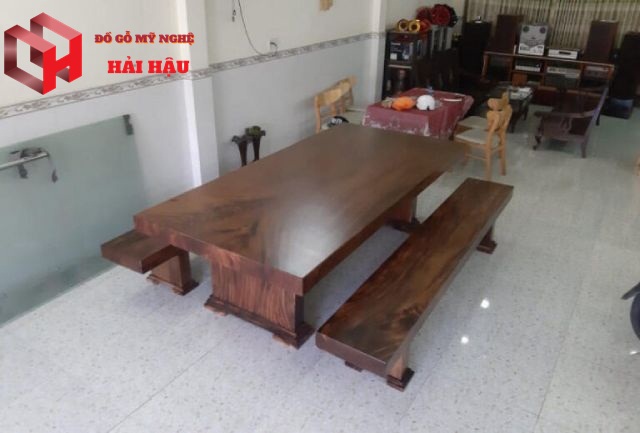 Bộ bàn ghế gỗ phòng khách nguyên khối làm từ gỗ hương