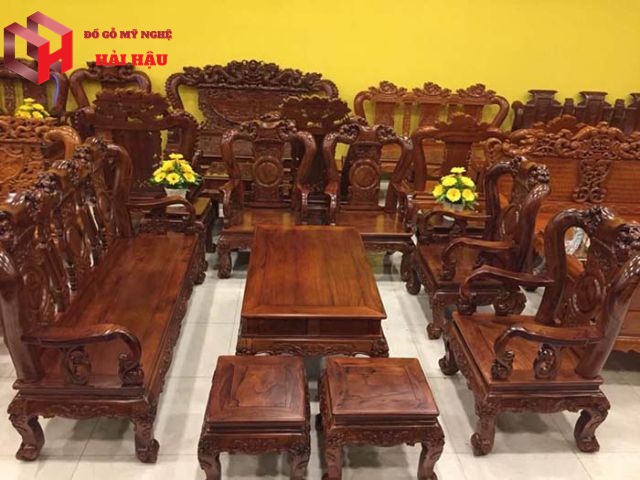 Bàn ghế gỗ Cẩm Lai có đặc điểm gì nổi bật?